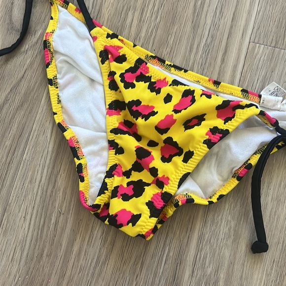 Made in Japan Leopard Bikini Set Size Small Fits M - Picture 2 of 5